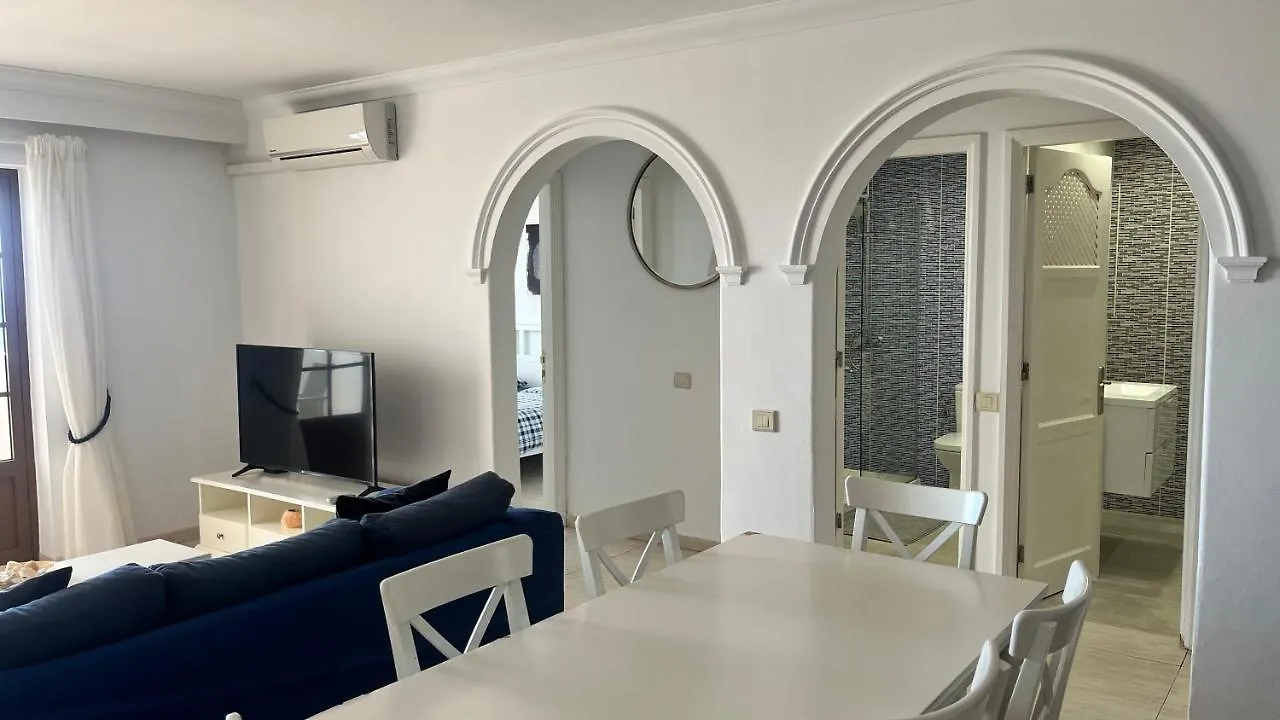 La Cumbre 4A - Sea Views -2 Bed - 2 Bath - Mezzanine Floor - Aircon - Uk Tv Apartment Puerto del Carmen  0*, Puerto del Carmen (Lanzarote)